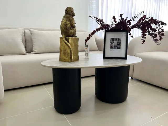 Mesa de Centro Madey en Mármol y Madera Negra
