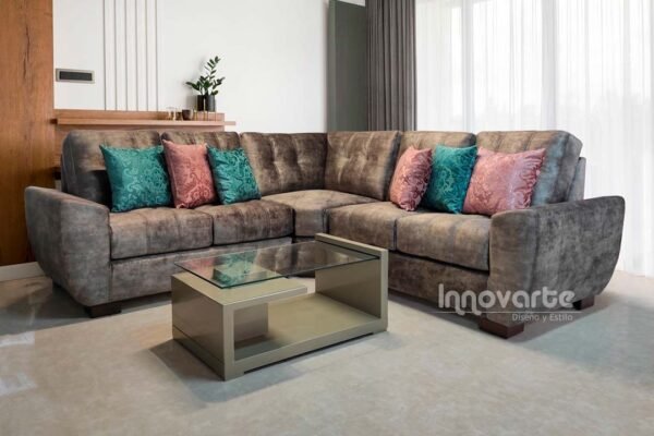 Sofá modular en forma de L tapizado en tela gris, ideal para espacios modernos y versátiles