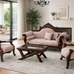 Sala clásica con sofá Chaislongue Enford y sillas Enford, ideal para espacios elegantes, amplios y sofisticados