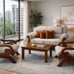 Sala clásica con sofá Escandia de 2 puestos y sillas Alejandrinas en madera, ideal para espacios elegantes y acogedores
