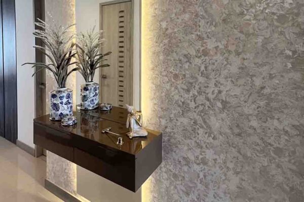 Papel de colgadura con diseño marmolizado en tonos pastel, ideal para añadir un toque elegante y acogedor a cualquier espacio