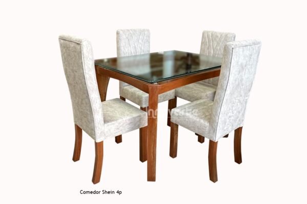 Comedor con asientos tapizados en tela beige y mesa de madera natural, creando un ambiente cálido y acogedor