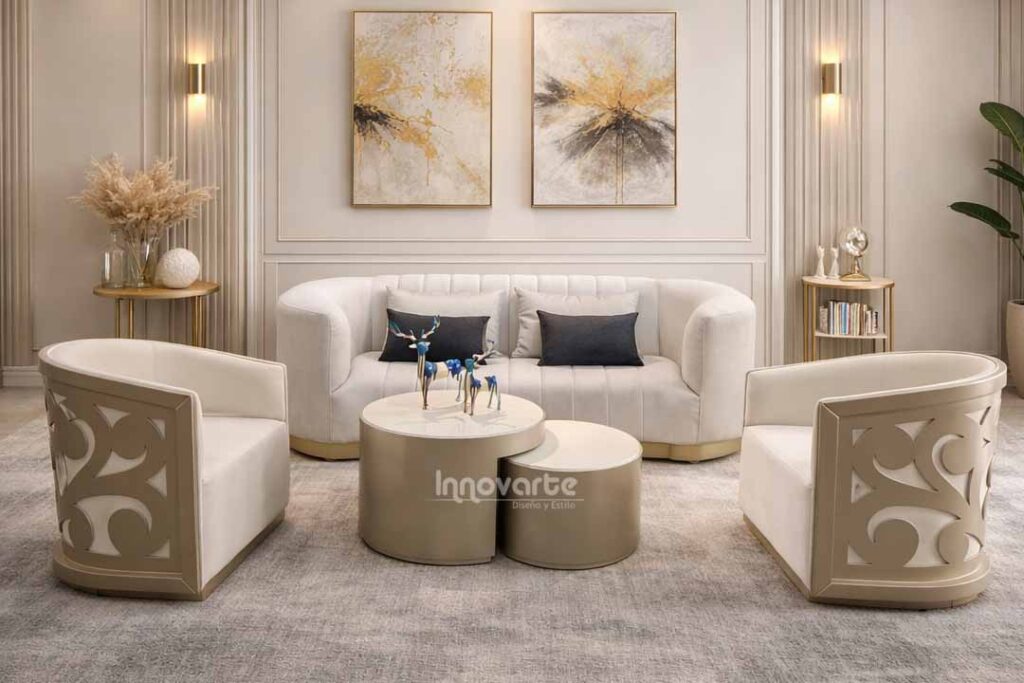 Sala Diamond dorada con sofá de 2 puestos y dos poltronas giratorias con espalda en madera tallada, ideal para espacios elegantes y sofisticados
