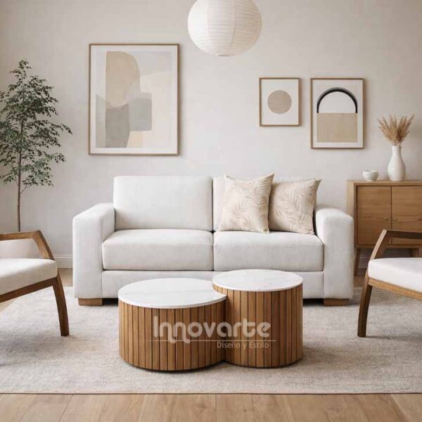 Sala moderna con sofá Deco de 2 puestos y sillas Óvalo en madera flor morado con acabado natural